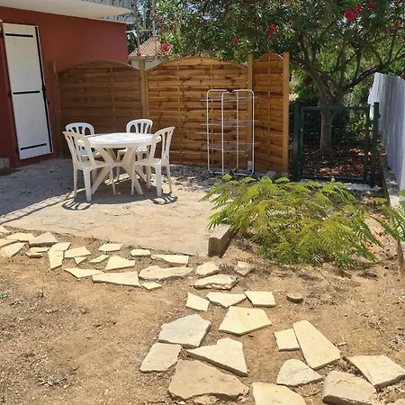 T1 Du En Rez-de-chaussée De Avec Terrasse à 5mn Des Plages En Voiture Entre Et Forêt *
