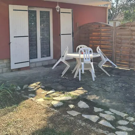 T1 Du En Rez-de-chaussée De Avec Terrasse à 5mn Des Plages En Voiture Entre Et Forêt * Six-Fours-les-Plages