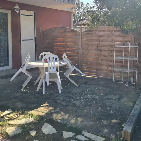 Hébergement de vacances T1 Du En Rez-de-chaussée De Avec Terrasse à 5mn Des Plages En Voiture Entre Et Forêt