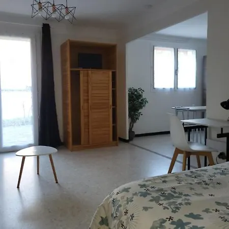 T1 Du En Rez-de-chaussée De Avec Terrasse à 5mn Des Plages En Voiture Entre Et Forêt